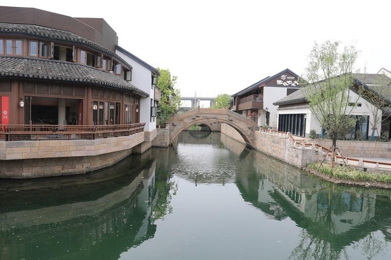 他怎么样地读着